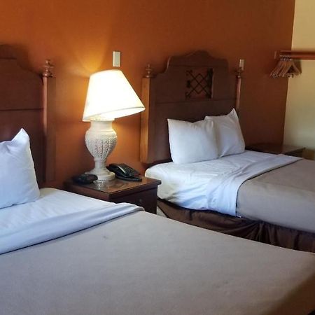 אונטריו Lotus By Hotel Inn מראה חיצוני תמונה
