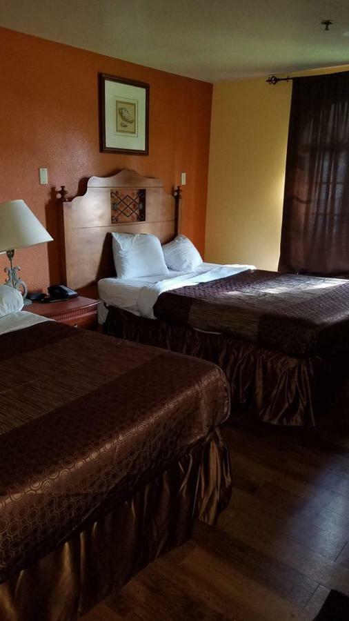 אונטריו Lotus By Hotel Inn מראה חיצוני תמונה