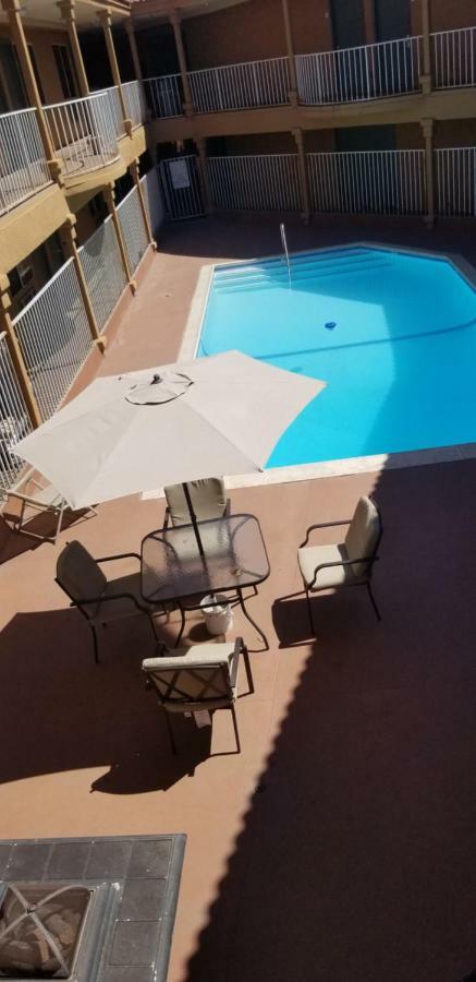 אונטריו Lotus By Hotel Inn מראה חיצוני תמונה