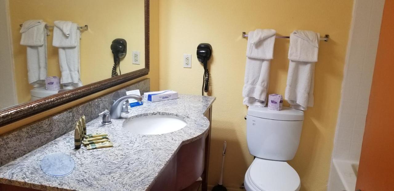 אונטריו Lotus By Hotel Inn מראה חיצוני תמונה